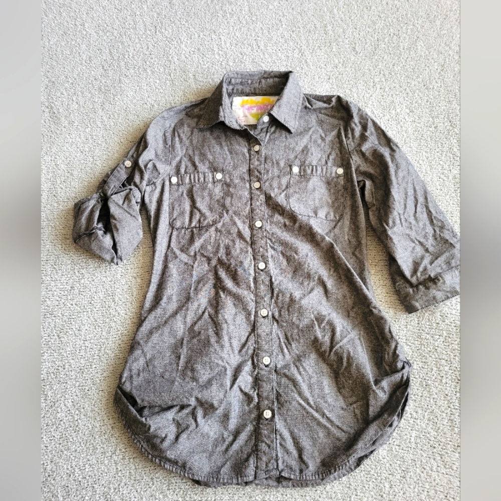 🌼B2G1🌼 Derek Heart Grey Button-up Size Small
